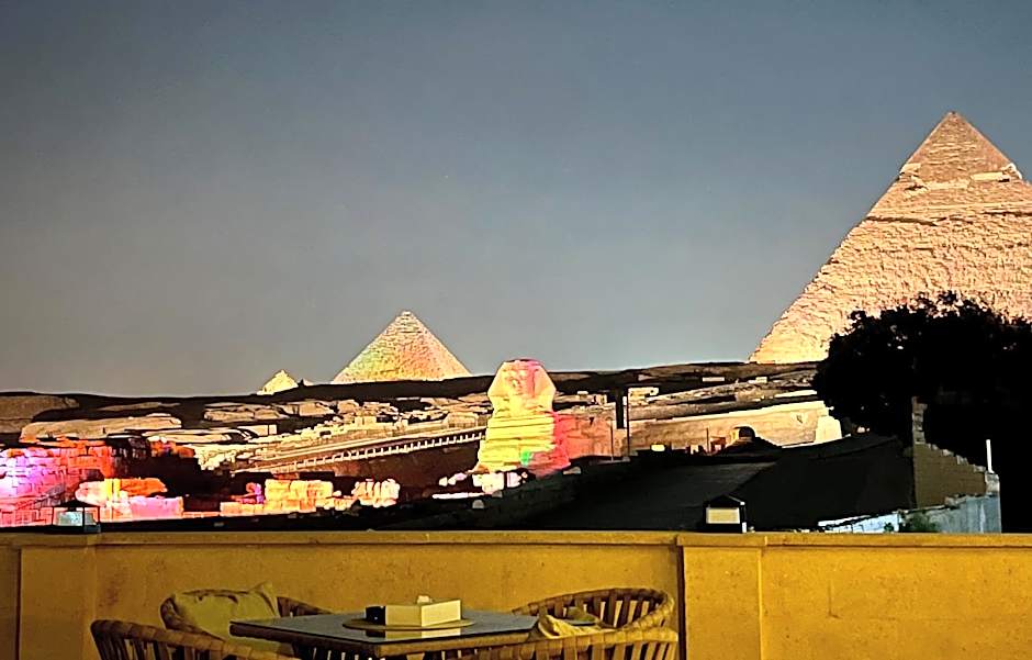 The Gate Hotel Front Pyramids & Sphinx View