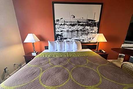 Queen Room - Disability Access - Non-Smoking