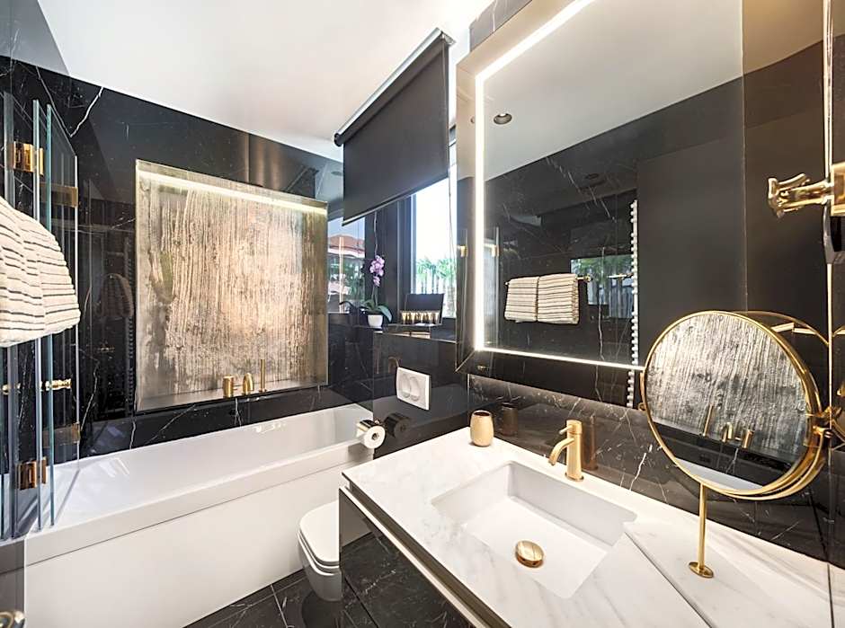 Posh Residence Luxury Suites