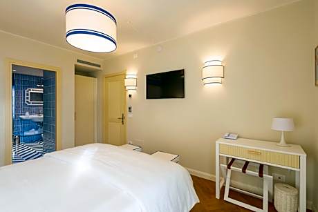 Deluxe Double Room with Balcony and Sea View