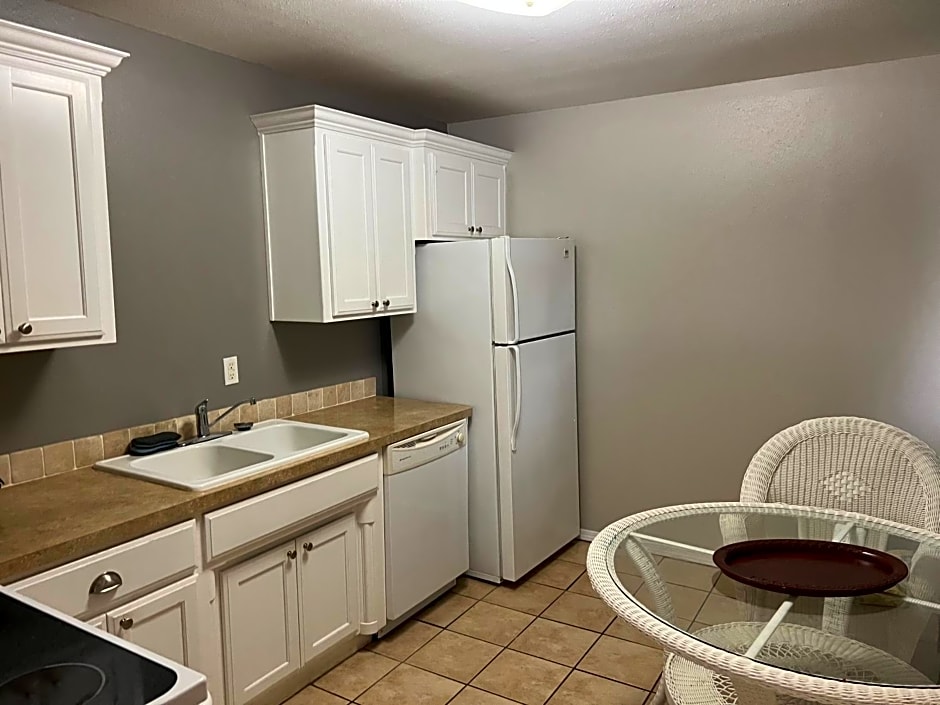 Ozark Inn & Suites