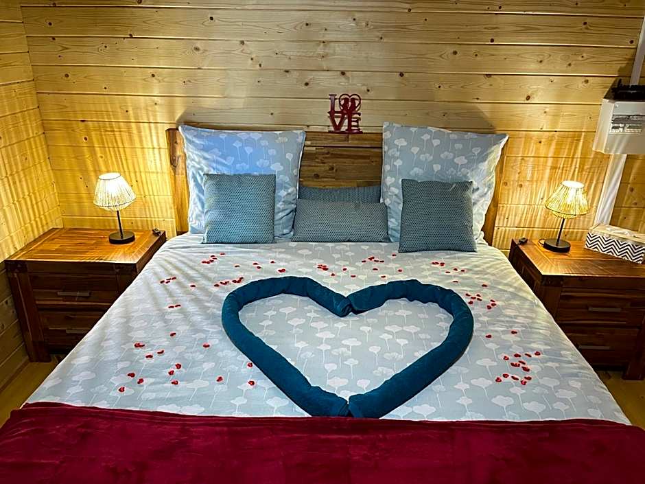 Les Chalets de Marie 974- Jacuzzi SPA privatif dans le chalet , sans vis à vis , vue mer