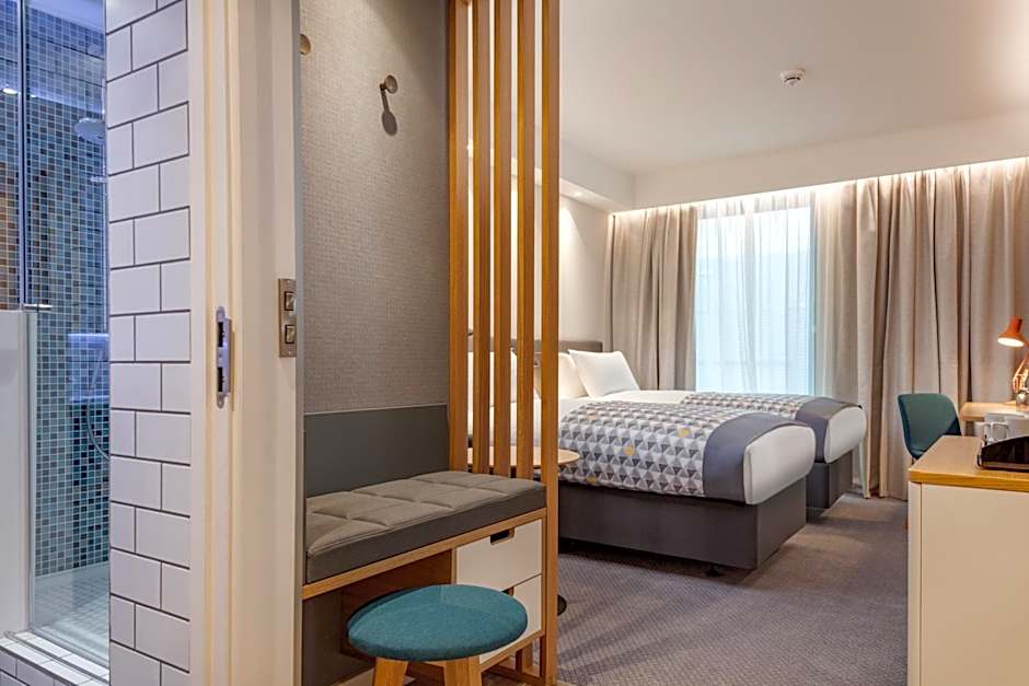 Holiday Inn London-Heathrow Bath Road By IHG