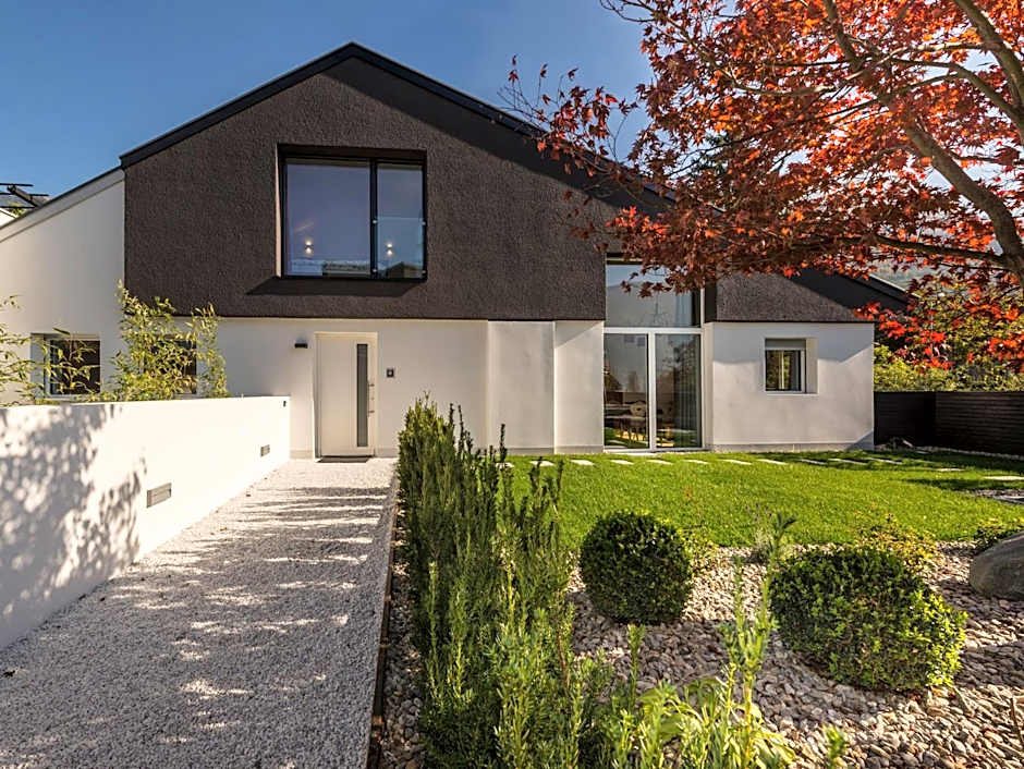 Merangardenvilla adults only