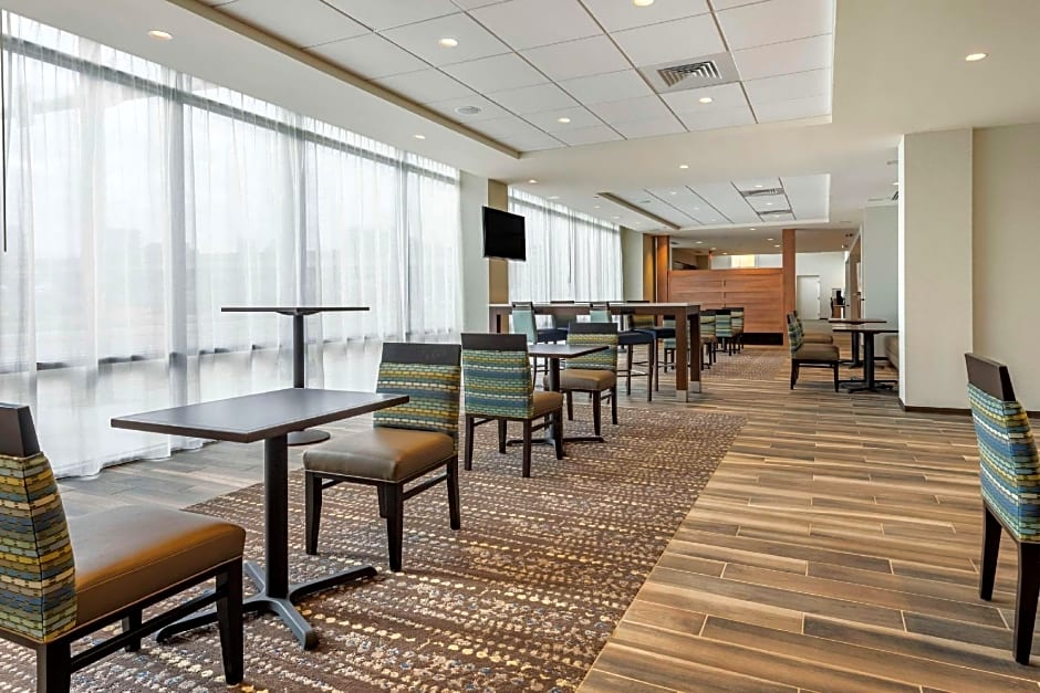 Comfort Inn & Suites Pittsburgh-Northshore