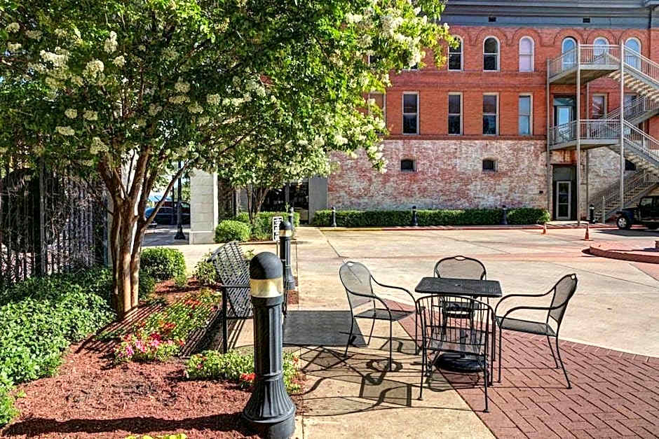 LaSalle Boutique Hotel and The Downtown Elixir and Spirits