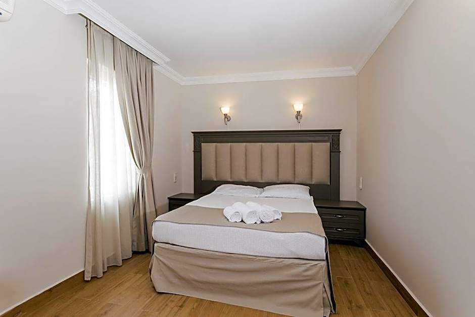 Moonshine Hotel & Suites