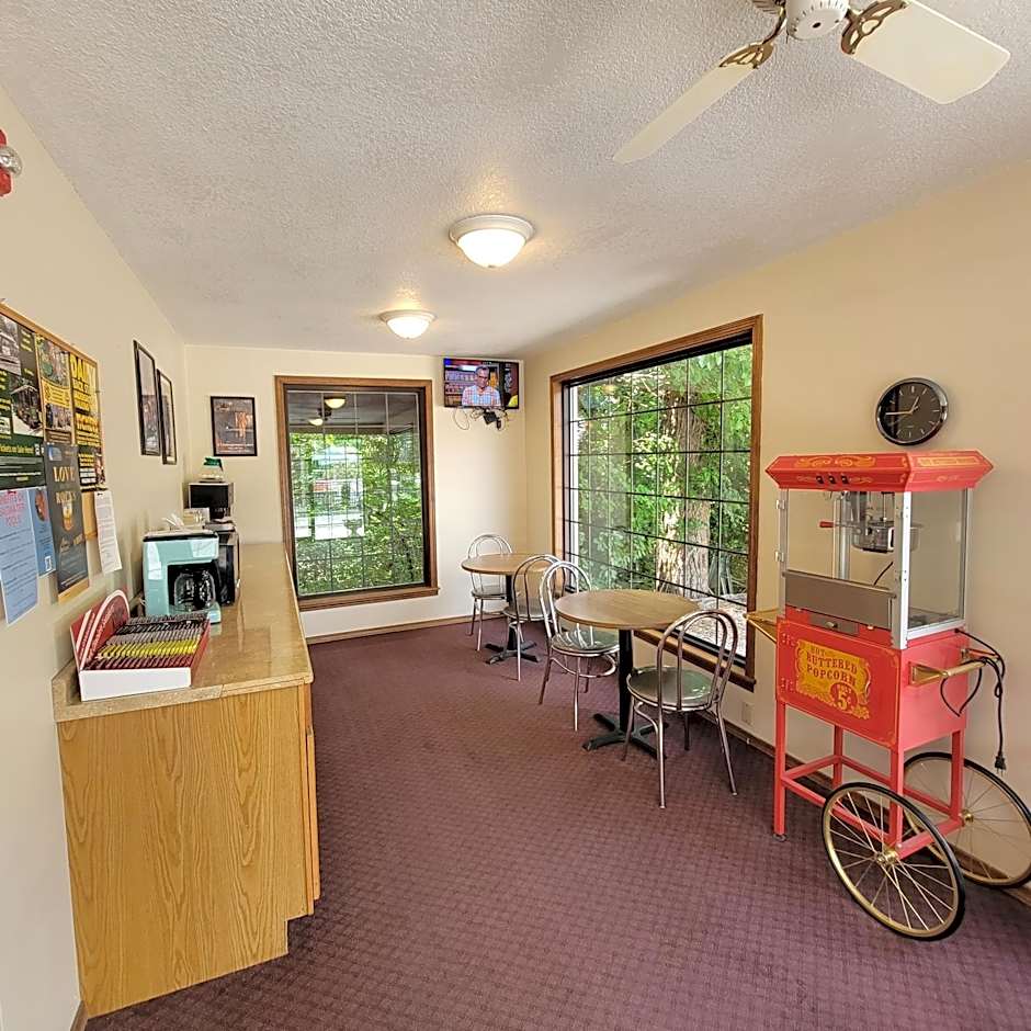 Candlewick Inn and Suites