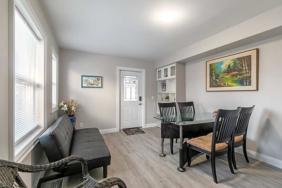 Beautiful renovated home 3 mins drive to Fall