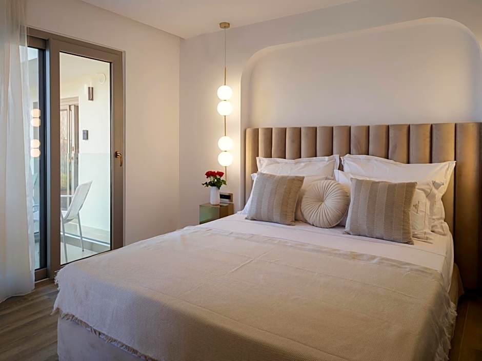 Golden Luxury Suites