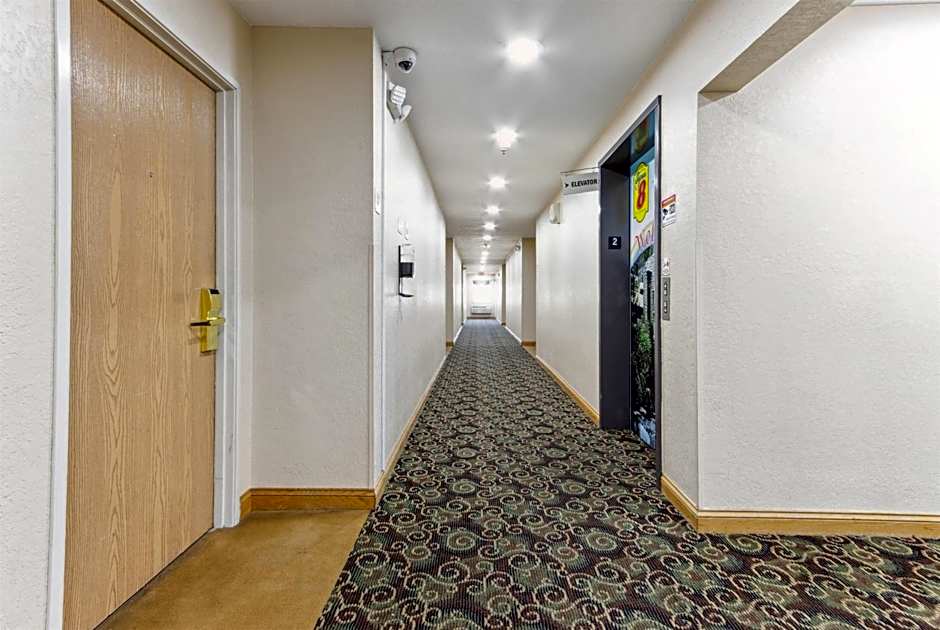 Super 8 by Wyndham Uniontown PA