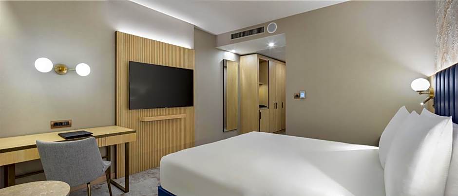 Photo 1 of 4 of 1 King Bed Guestroom