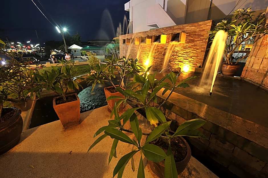 Phayao Northern Lake Hotel by ZUZU