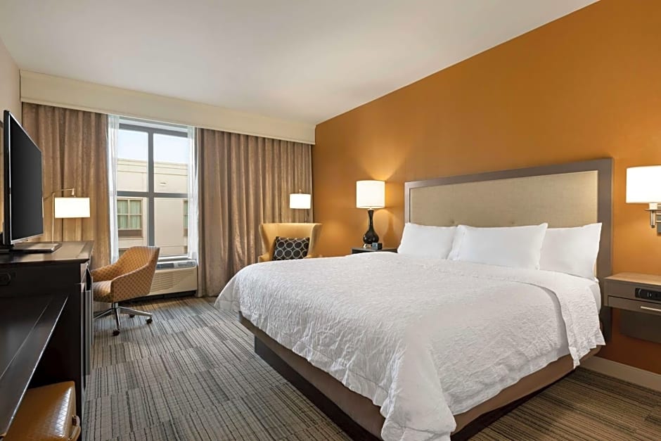 Hampton Inn By Hilton and Suites Roanoke-Downtown, VA