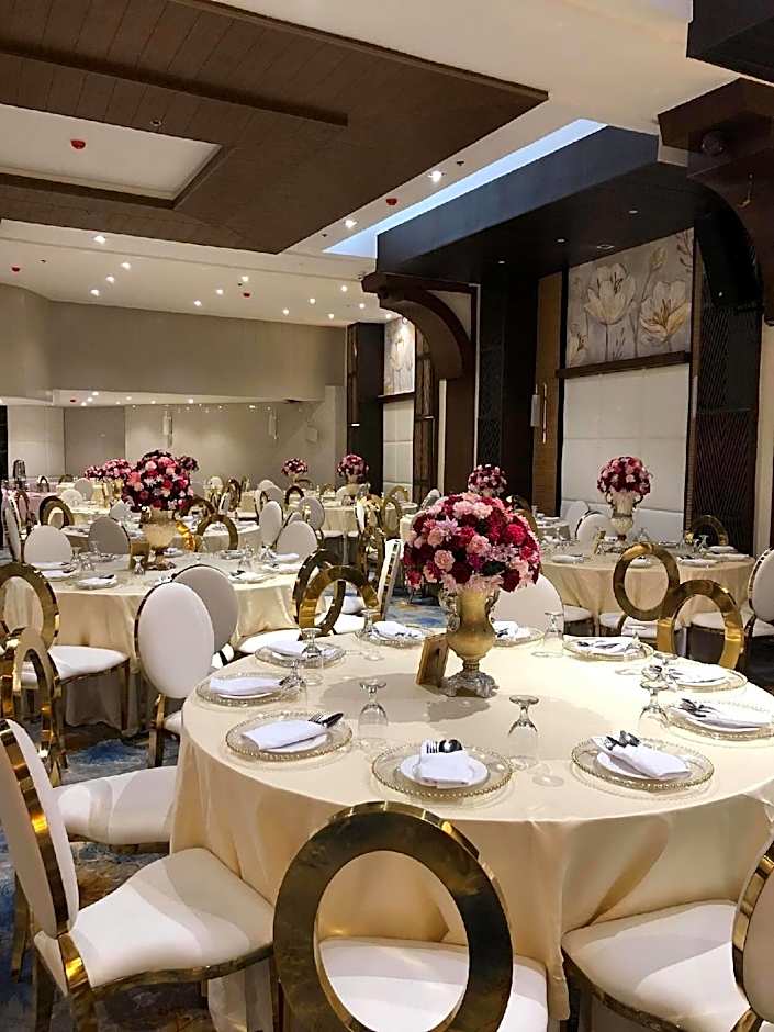 J7 Plaza Hotel
