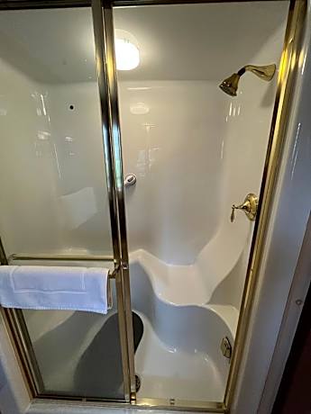 Deluxe Room (2 Adults + 1 Child)