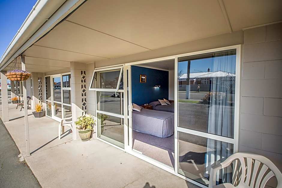 AAA Thames Court Motel