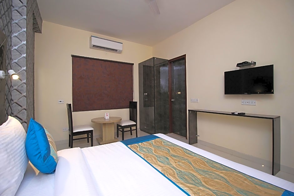 OYO 9146 Hotel Grand Sweet