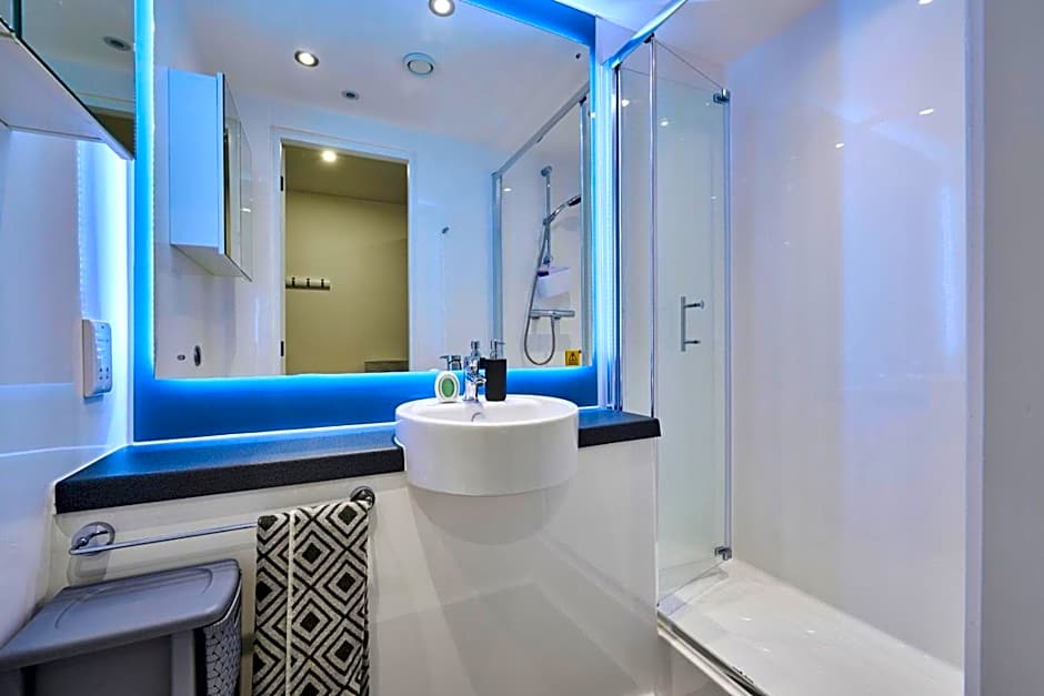 For Students Only The Oaks in Coventry