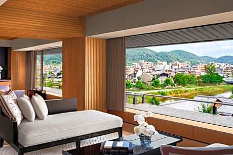 Corner Suite KITA