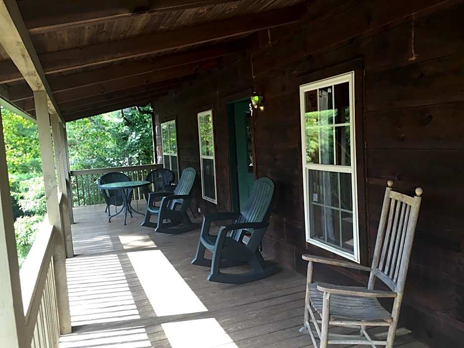 Highland Hills Motel & Cabins