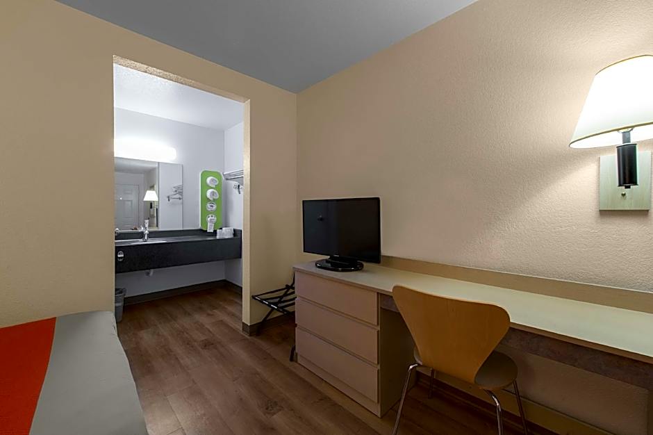 Motel 6-Saint Joseph, MO