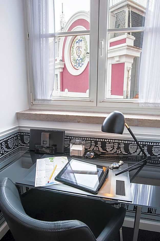 Teatro Boutique Rooms & Suites