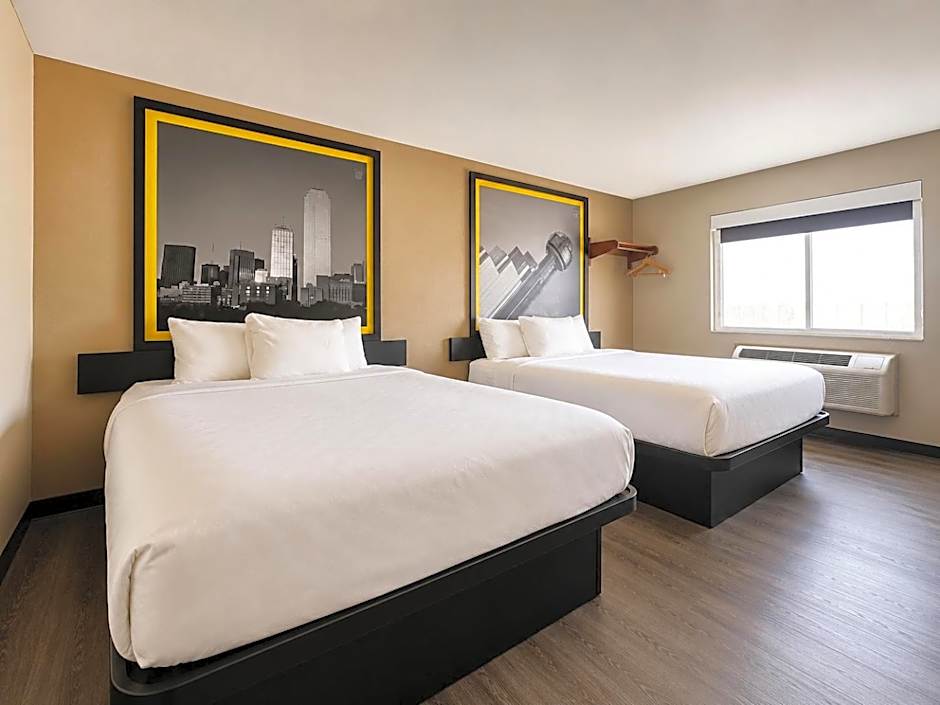Super 8 by Wyndham Irving DFW Airport/South