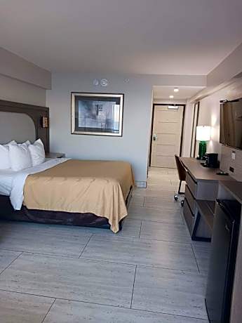 King Room-Pool/Ocean View-Private Balcony