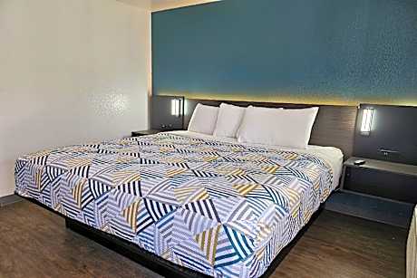1 King Bed Accessible Tub