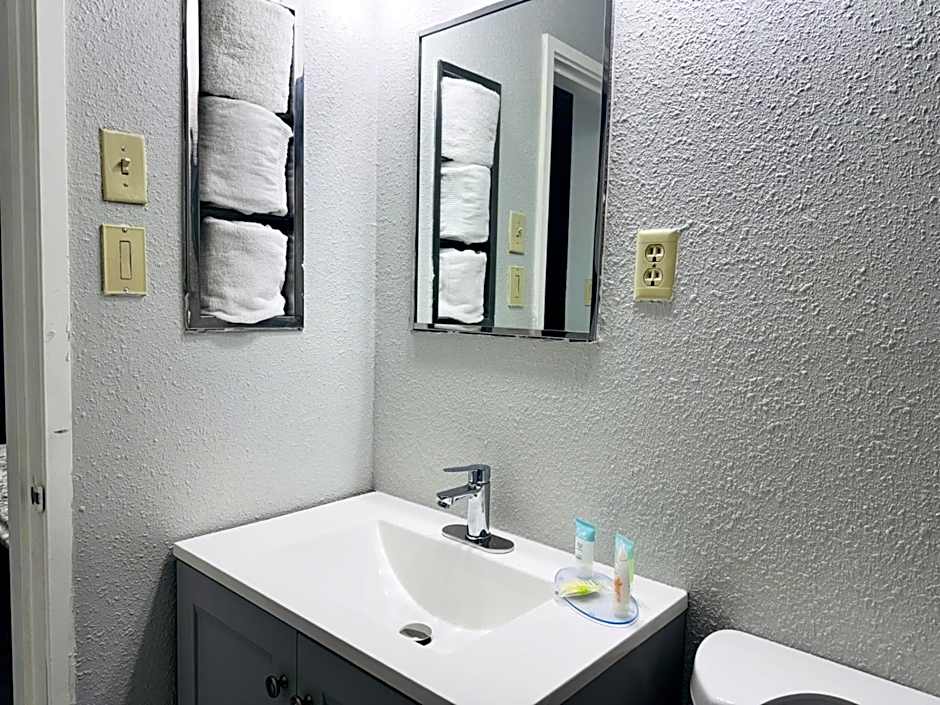 Alamo Inn & Suites