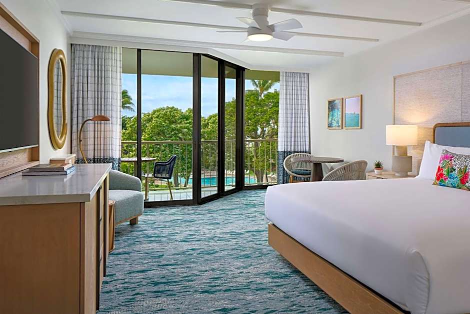 Photo 1 of 6 of Signature 1 King Bed, Partial Ocean View