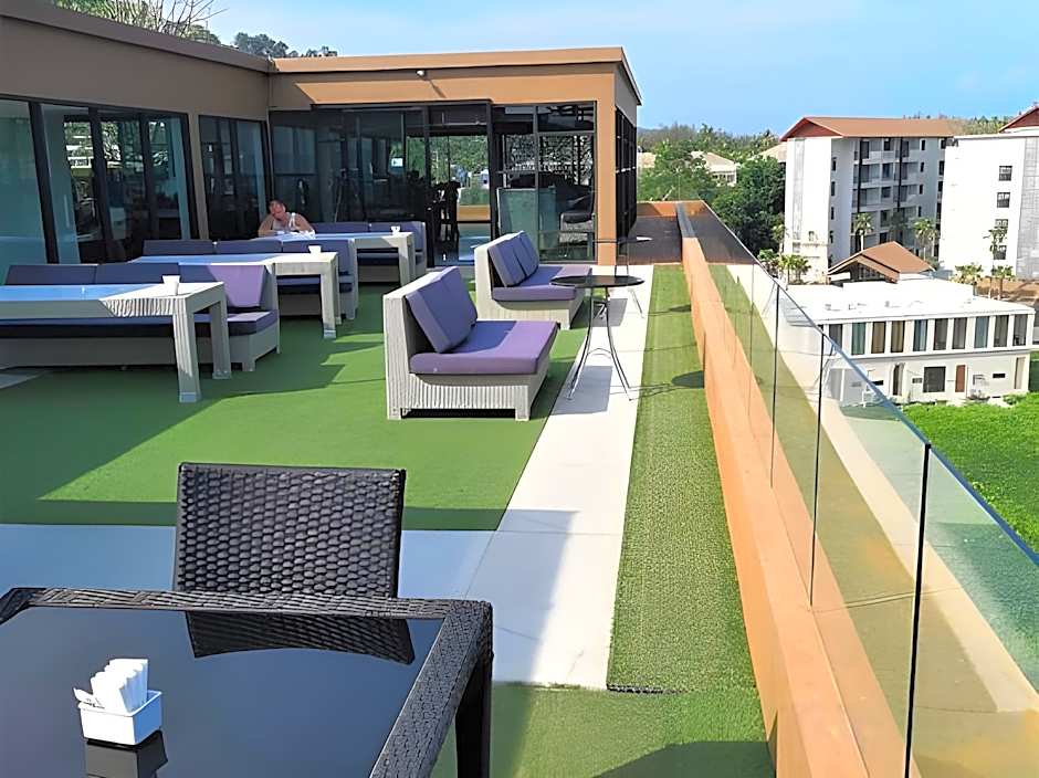 6th Avenue Surin Beach