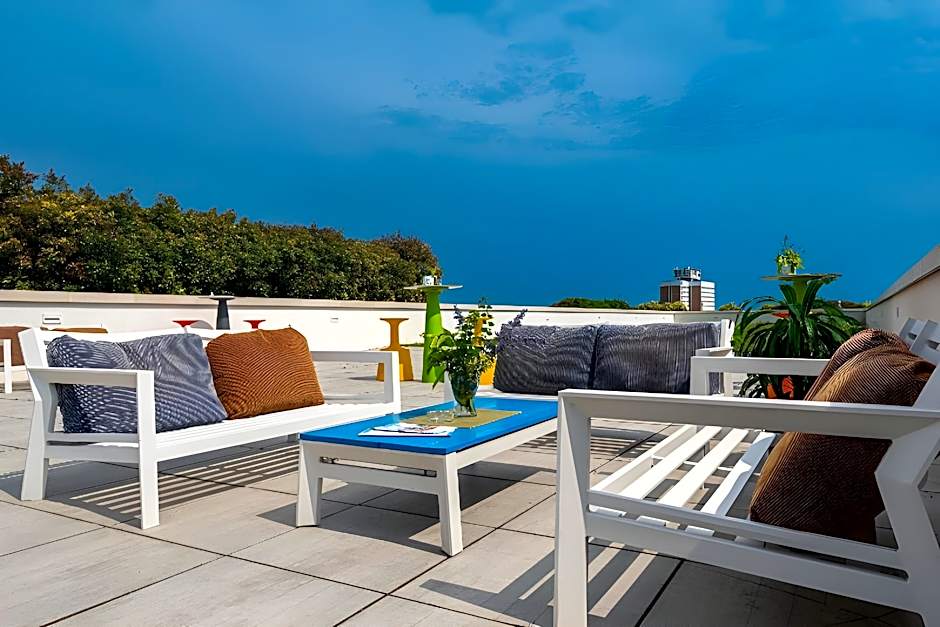 Akademia Hotel**** Balatonfured