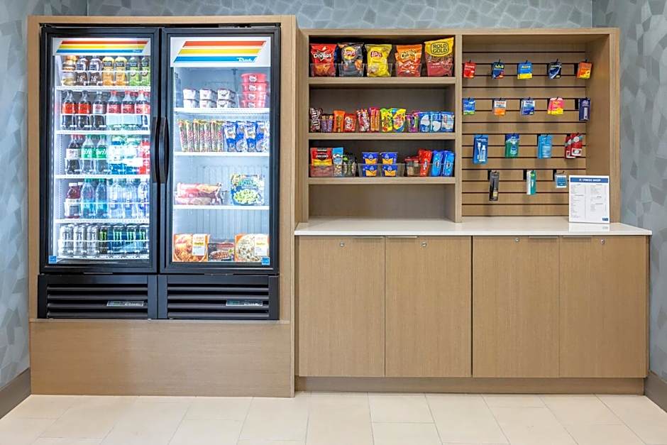 Holiday Inn Express & Suites Columbus at Northlake By IHG