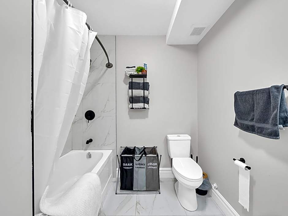 Stylish 2-Bedroom Apartment In Downtown Windsor