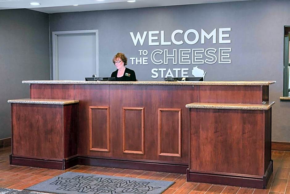 Hampton Inn By Hilton & Suites West Bend