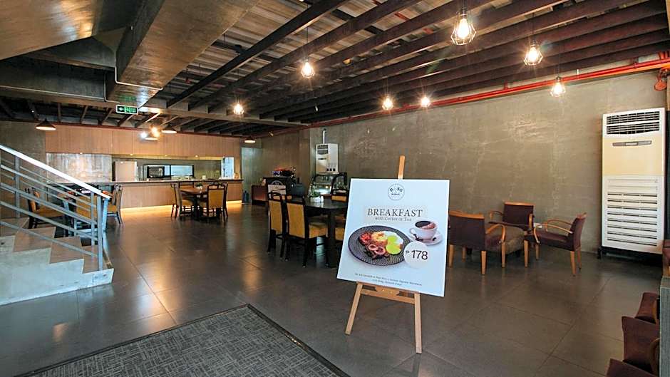 RedDoorz @ Insular Square Mandaue City