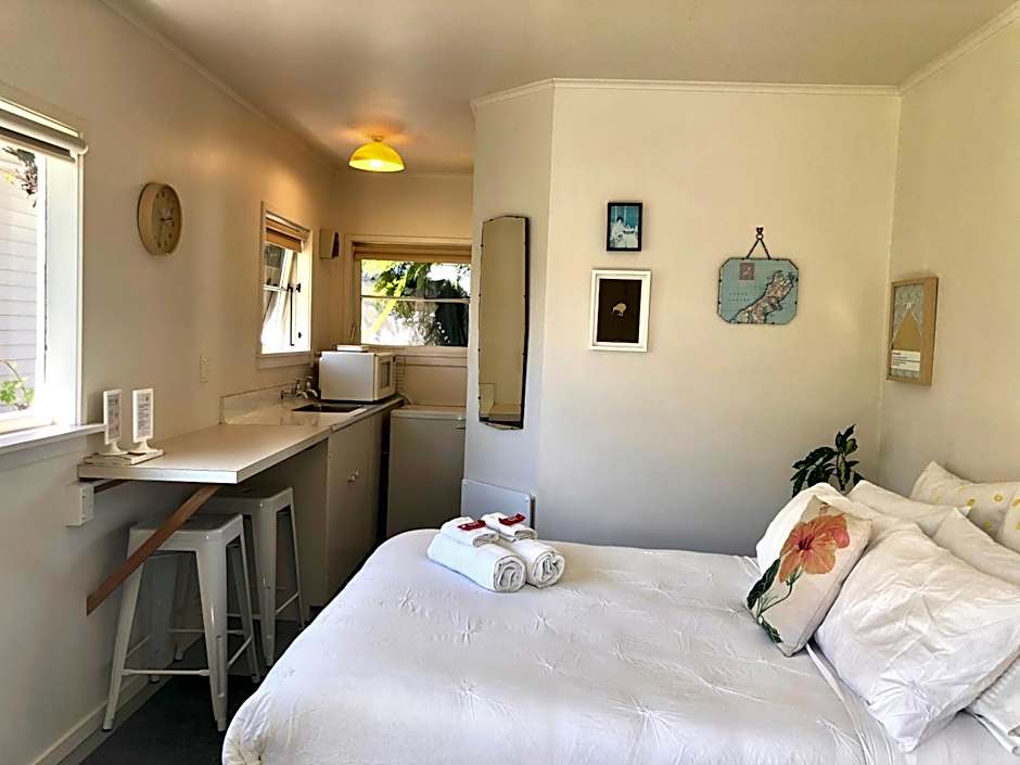 Sunny, Serene Studio @ Motueka