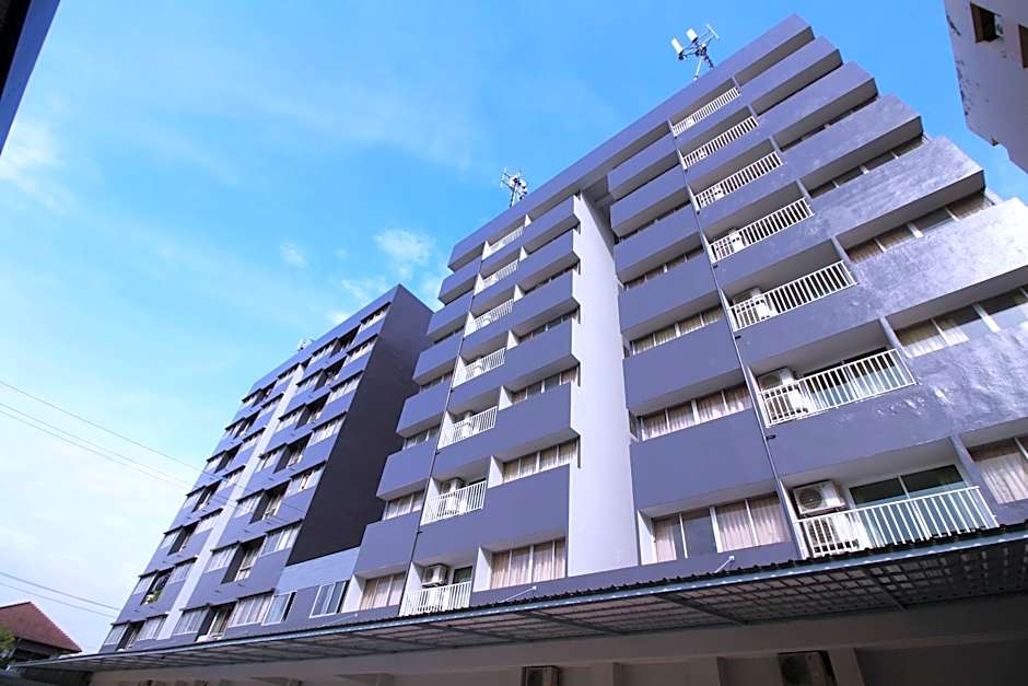 Lee Place Phatthanakan Condo