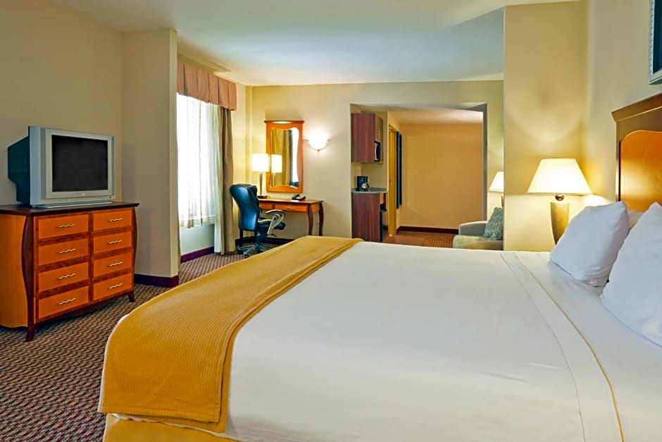 Holiday Inn Express Hotel & Suites Birmingham - Inverness 280 By IHG