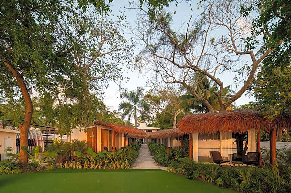 Casa Aakal Lagoon Front