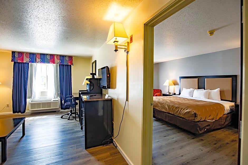 Quality Inn & Suites Woodstock near Lake Geneva