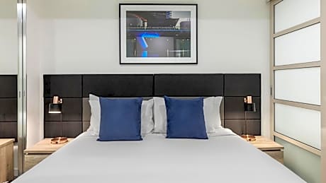 Executive One-Bedroom Apartment - No Housekeeping