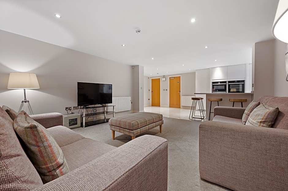 White Hart Hotel & Apartments