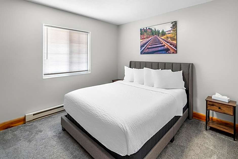 EverSpring Inn & Suites