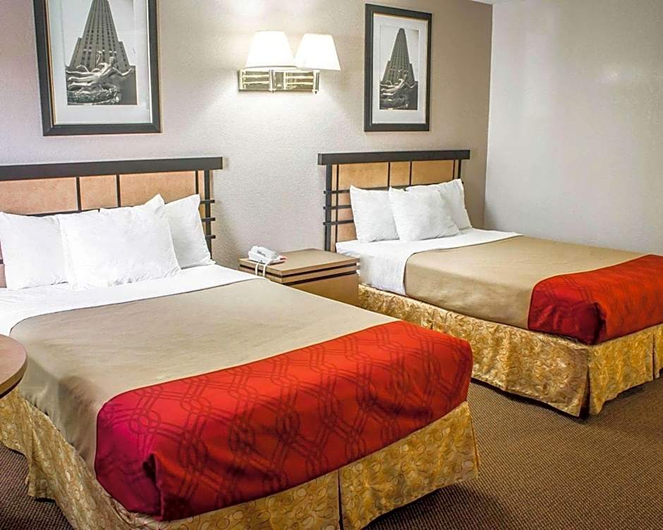 Econo Lodge Inn & Suites Colonie Center Mall