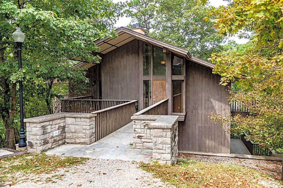 1886 Crescent Hotel and Spa