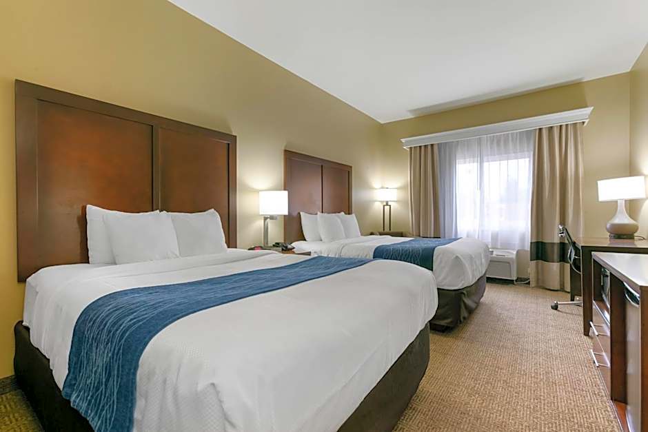 Comfort Inn & Suites Near University of Wyoming