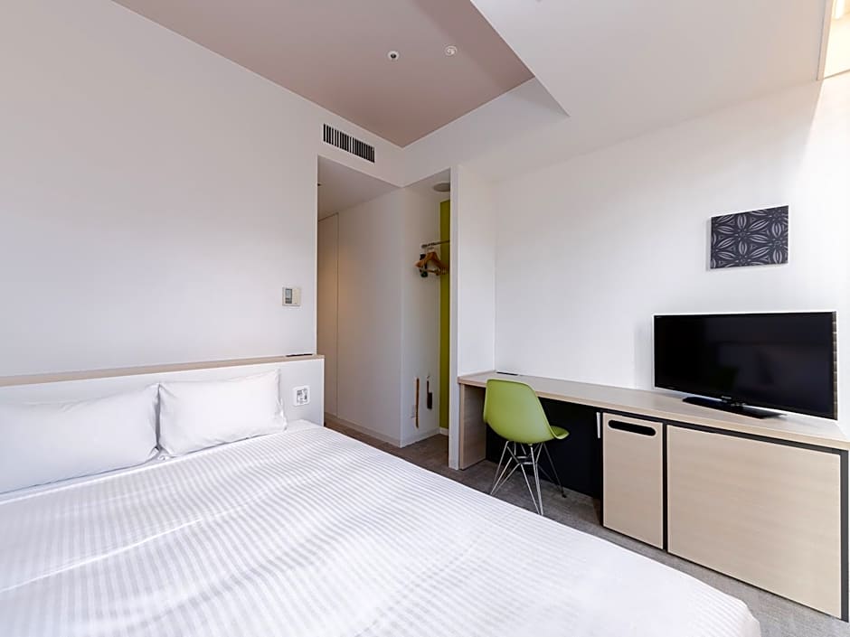 Photo 1 of 18 of Standard 1 Queen Bed, Smoking